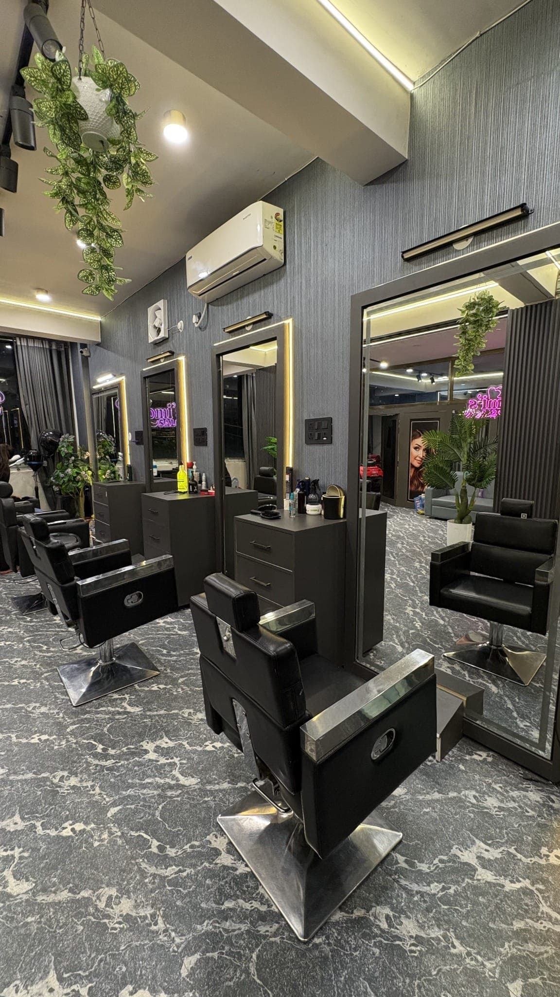 Spacious client styling floor inside Romi's Family Salon, Krishna Nagar, Satna